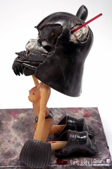 Confession figure by Fools Paradise, produced by Perfect Damage. Side view.