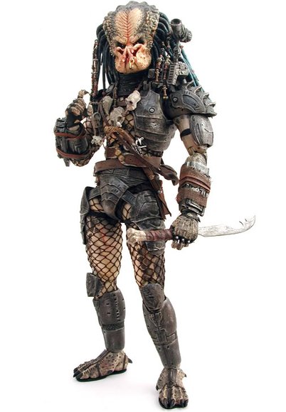 Predator 2 - Elder Predator figure, produced by Hot Toys. Front view.