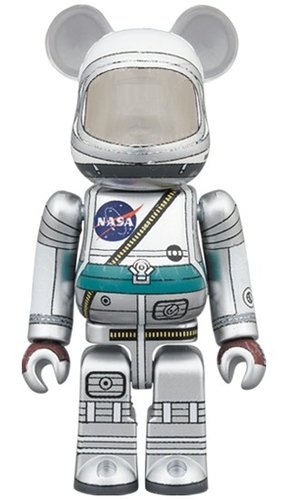 PROJECT MERCURY ASTRONAUT BE@RBRICK 100％ figure, produced by Medicom Toy. Front view.