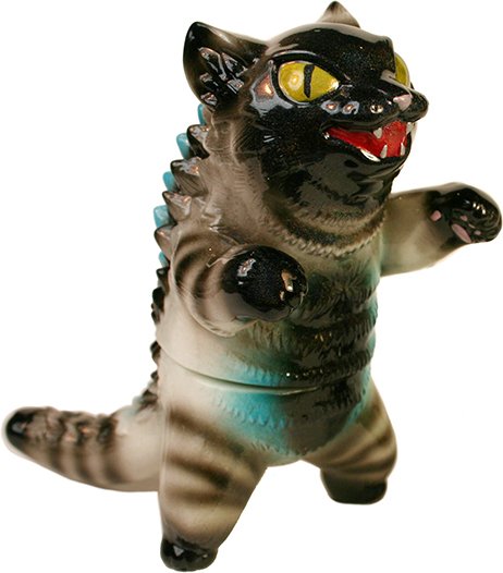 Racoon Kaiju Negora figure by Mark Nagata, produced by Max Toy Co.. Front view.