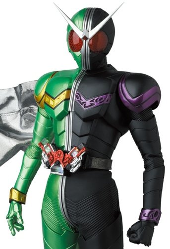 RAH Kamen Rider W Cyclone Joker (Ver.2.0) figure, produced by Medicom Toy. Front view.