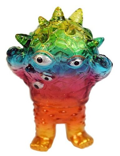 Rainbow Micro Kaiju Eyezon figure by Mark Nagata, produced by Max Toy Co.. Front view.