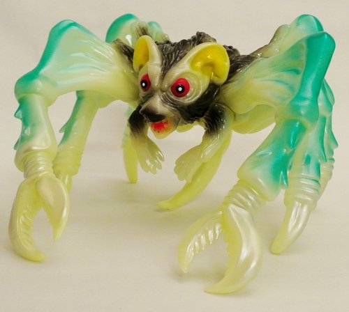 Rat Bat Spider (Neighborhood Exclusive Edition) figure by Yuji Nishimura, produced by M1Go. Front view.