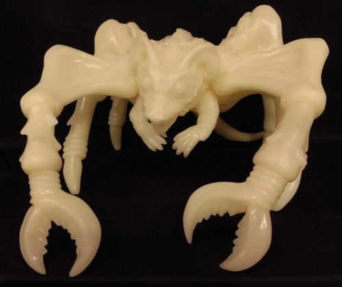 Rat Bat Spider figure by Yuji Nishimura, produced by M1Go. Front view.