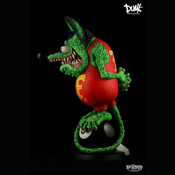 Rat Fink 8Ball sofubi figure by Ed Roth, produced by Dunk. Side view.