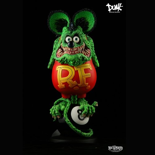 Rat Fink 8Ball sofubi figure by Ed Roth, produced by Dunk. Front view.