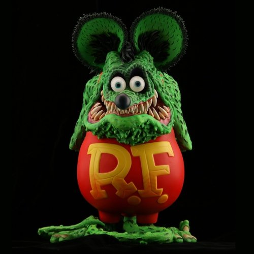 Rat Fink sofubi Standard edition figure by Ed Roth, produced by Dunk. Front view.