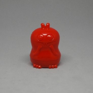 Red Babo figure by David Horvath, produced by Toy Art Gallery. Front view.