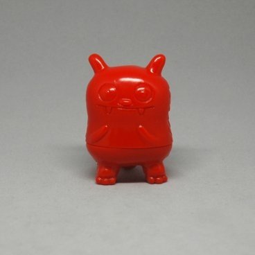 Red Jeero figure by David Horvath, produced by Toy Art Gallery. Front view.