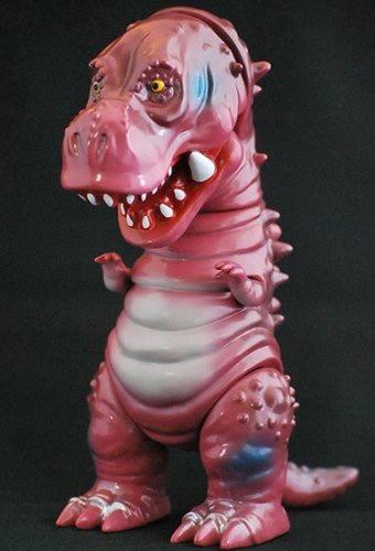 Red Tyranbo w/ Yellow Eyes figure by Hiramoto Kaiju, produced by Cojica Toys. Front view.