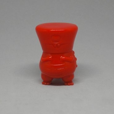 Red Wedgehead figure by David Horvath, produced by Toy Art Gallery. Front view.