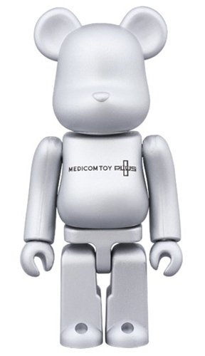 Release campaign Special Edition BE@RBRICK SERIES 34 figure, produced by Medicom Toy. Front view.