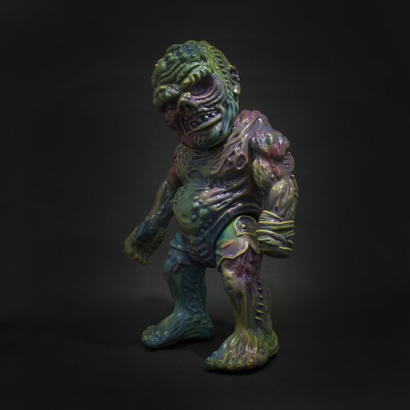 RETROBAND MEATS MUTANT MARBLE V. 1 figure by Aaron Moreno, produced by Unbox Industries. Side view.