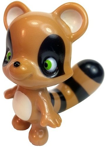 Ringo Racoon figure by Pico Pico, produced by Max Toy Co.. Front view.