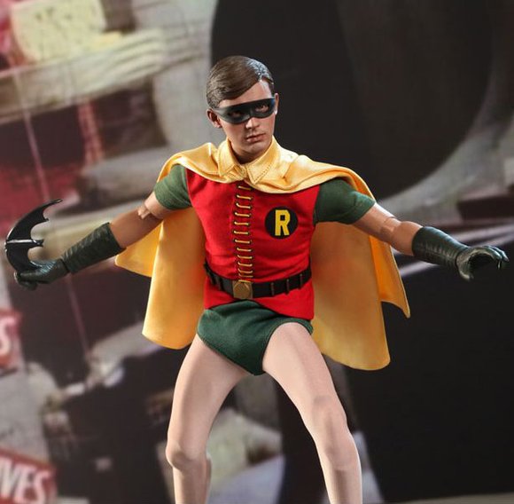 Robin figure by Kojun, produced by Hot Toys. Front view.