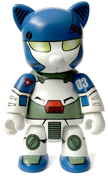 Robot Cat figure by Steven Lee, produced by Toy2R. Front view.
