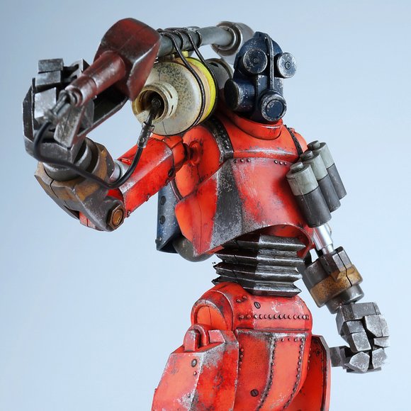 ROBOT PYRO RED figure by Ashley Wood, produced by Threea X Valve. Detail view.