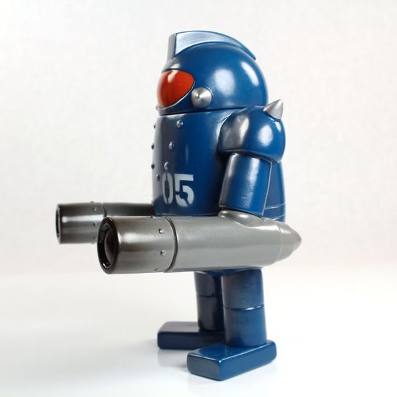 Robot Thirteen - DoubleScud 05 figure by Rumble Monsters, produced by Rumble Monsters. Side view.