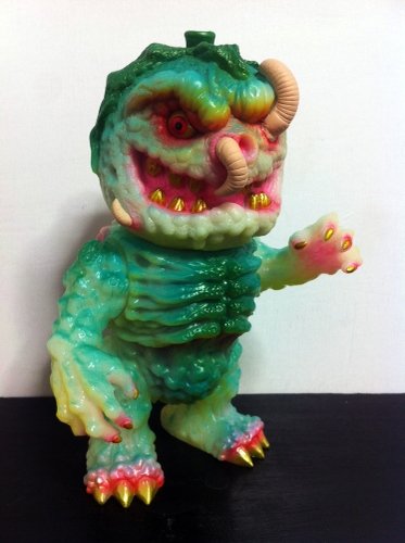 Rotten DX figure by Rampage Toys X Mvh. Front view.