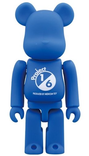 RUBBER COATING BLUE BE@RBRICK 100% figure, produced by Medicom Toy. Front view.