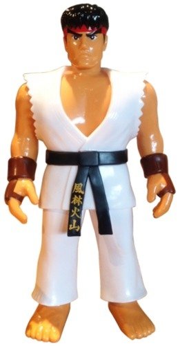 Ryu figure by Capcom, produced by Dune. Front view.