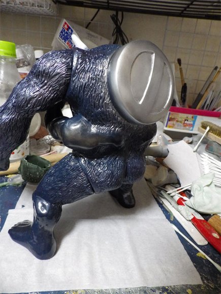 Sakasamagorira (Sakasama Gorilla) figure by Urupachi, produced by Zollmen. Back view.