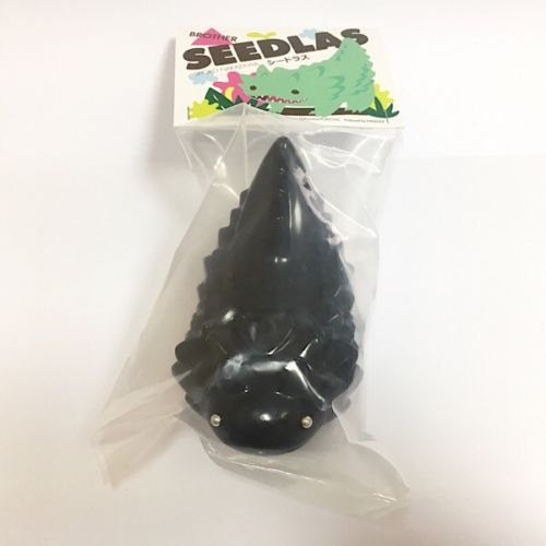 Seedlas Brother - Black figure by Milkboy X Shoko Nakazawa, produced by Koraters. Packaging.