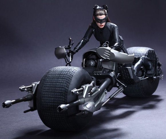 Selina Kyle / Catwoman figure by Kojun, produced by Hot Toys. Front view.