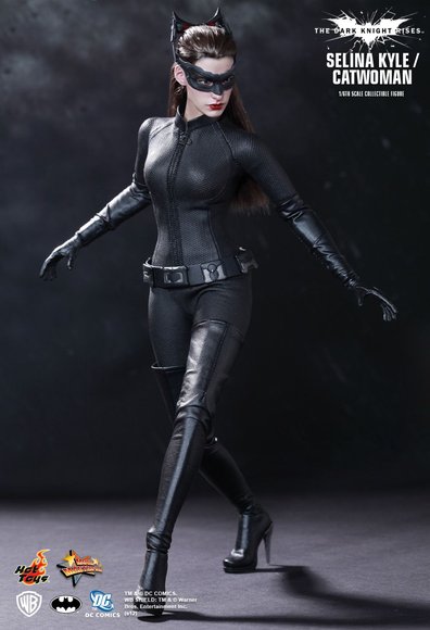 Selina Kyle / Catwoman figure by Kojun, produced by Hot Toys. Front view.