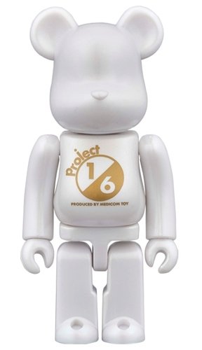 SERIES 32 Release campaign Specianl Edition BE@RBRICK 100% figure, produced by Medicom Toy. Front view.