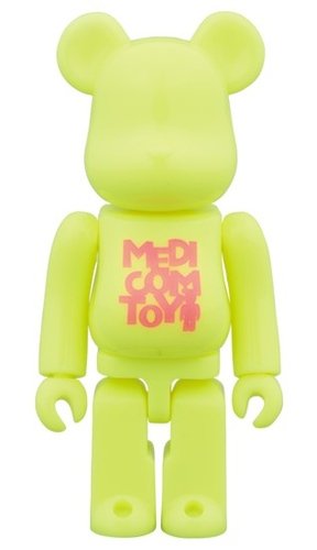 SERIES 36 Release campaign Special Edition BE@RBRICK 100% figure, produced by Medicom Toy. Front view.