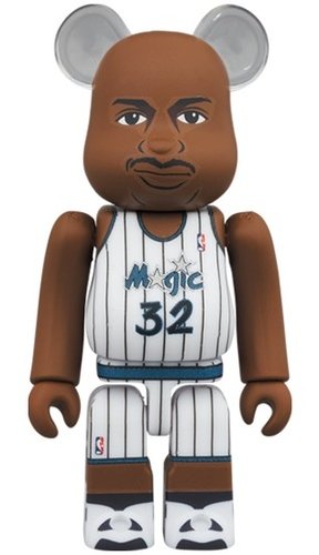 Shaquille ONeal (Orlando Magic) BE@RBRICK 100% figure, produced by Medicom Toy. Front view.