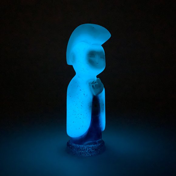 SHINY BLUE YEAR JIZO-ANARCHO (VERSION A) figure by Toby Dutkiewicz, produced by Devils Head Productions. Detail view.