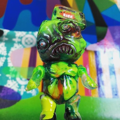 SICK tV HeAd figure by Aeqea, produced by Phobia Toys. Front view.