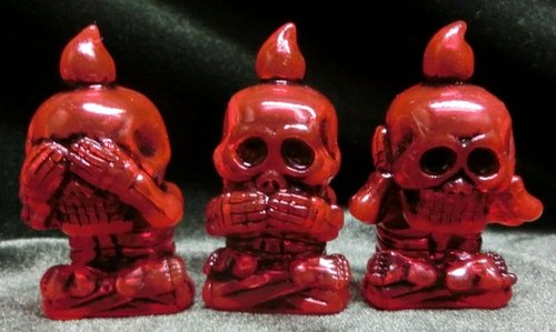 Skeleton Company! 見ねぇ! 言わねぇ! It hears and cooks! (Clear Red Molding) figure by Realxhead X Skull Toys, produced by Realxhead. Front view.