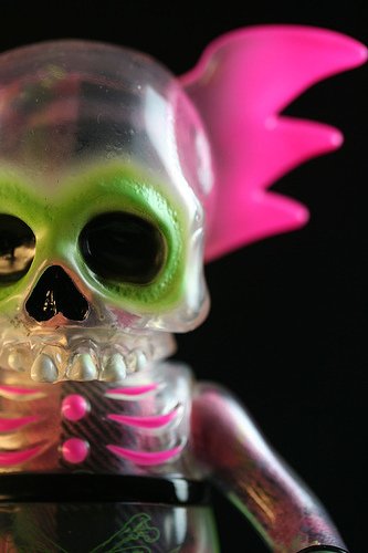 Skull Wing - Punk Neon Pink figure by Pushead, produced by Secret Base. Detail view.