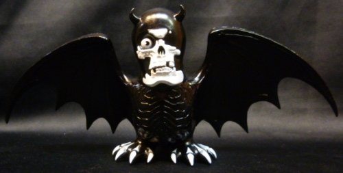 Skullbat (Black Bone) figure by Balzac, produced by Evilegend 13. Front view.