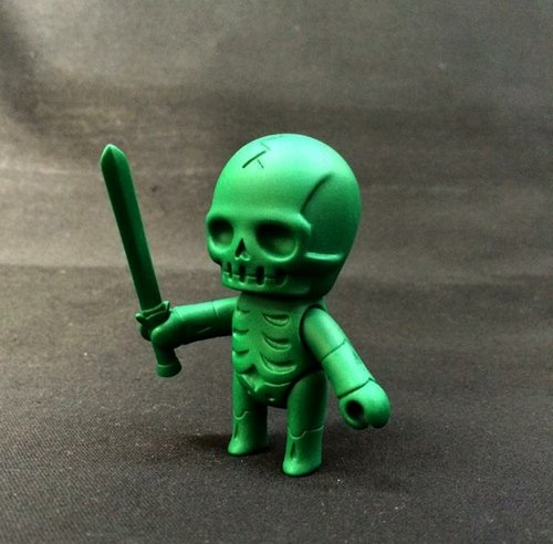 Skulltula Gaikotyu (Swordsman) (Army Green) figure by Kinokeshi Shimomoku, produced by Jungle-Japan. Front view.