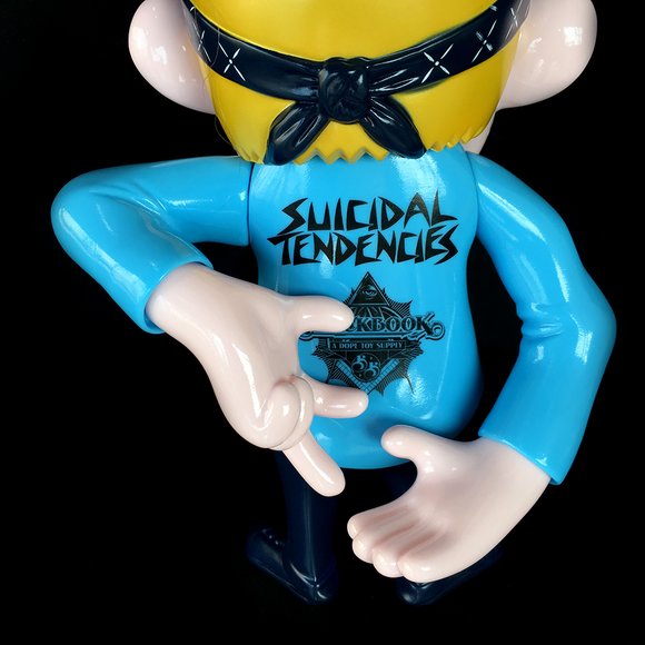 SKUM-kun Old Skool figure by Knuckle X Suicidal Tendencies, produced by Blackbook Toy. Back view.