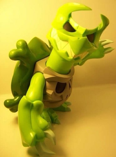 Skuttle X - Regular Green figure by Touma, produced by One-Up. Front view.