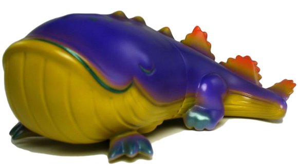 Sleeping Killer - Purple, Yellow figure by Naoya Ikeda. Front view.