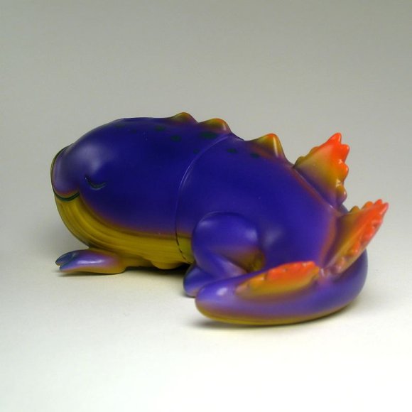 Sleeping Killer - Purple, Yellow figure by Naoya Ikeda. Back view.