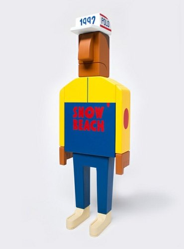 Snow Beach figure by Grotesk, produced by Case Studyo. Front view.