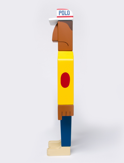 Snow Beach figure by Grotesk, produced by Case Studyo. Side view.