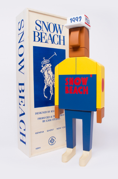 Snow Beach figure by Grotesk, produced by Case Studyo. Packaging.