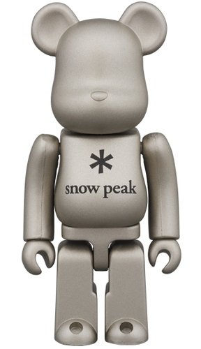 snow peak BE@RBRICK 100% figure, produced by Medicom Toy. Front view.