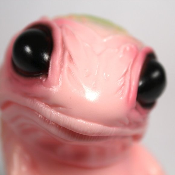Snybora - Baby Mossback figure by Chris Ryniak, produced by Squibbles Ink + Rotofugi. Detail view.