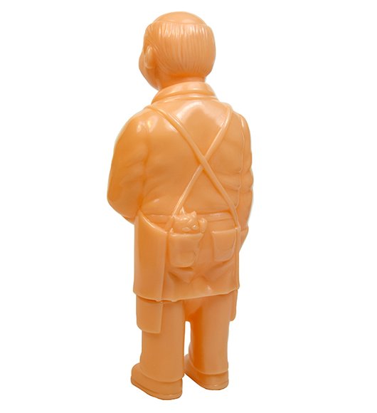 SOFUBI-MAN figure by Mark Nagata, produced by Max Toy Co.. Back view.