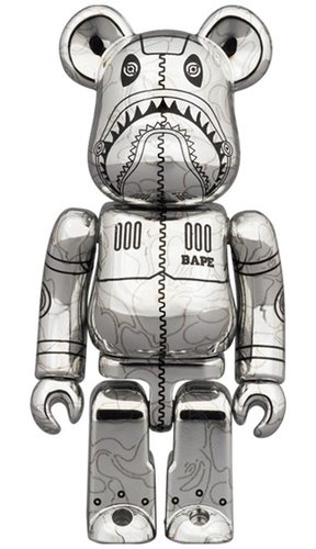 SORAYAMA × BAPE CAMO SHARK BE@RBRICK Silver 100％ figure, produced by Medicom Toy. Front view.