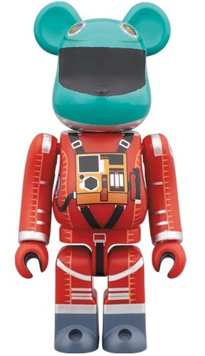 SPACE SUIT GREEN HELMET & ORANGE SUIT Ver. BE@RBRICK 100% figure, produced by Medicom Toy. Front view.